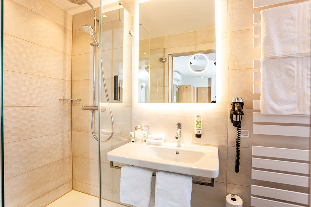 Hotel Böhler Böblingen - Doppelzimmer Bad-Ansicht